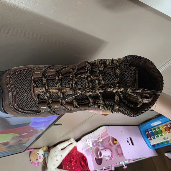 KEEN Men's Brown Hiking Boots - Picture 7 of 10